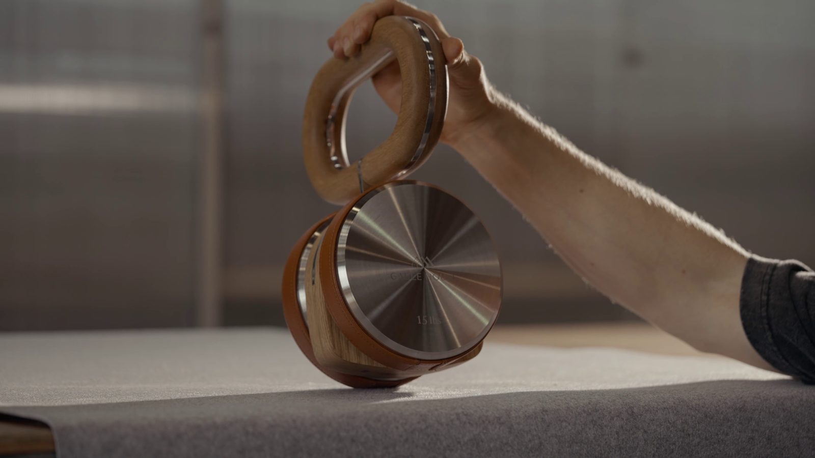 A FYSIK kettlebell in oak and steel